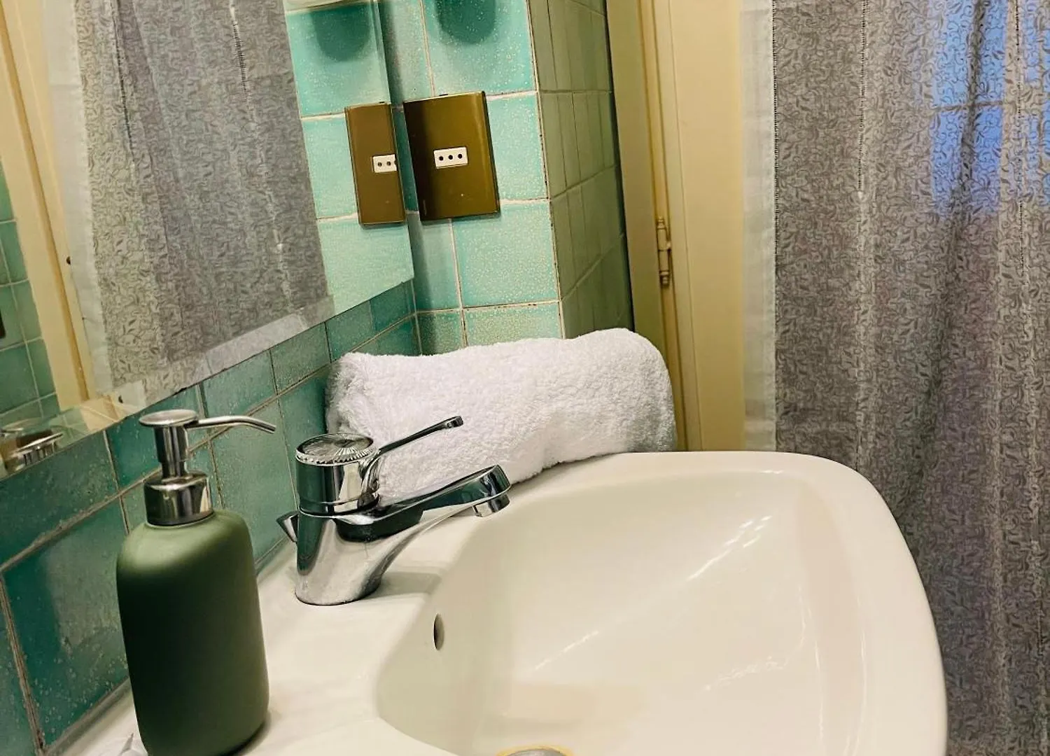 Holiday Colosseum Rome Bed & Breakfast Apartment
